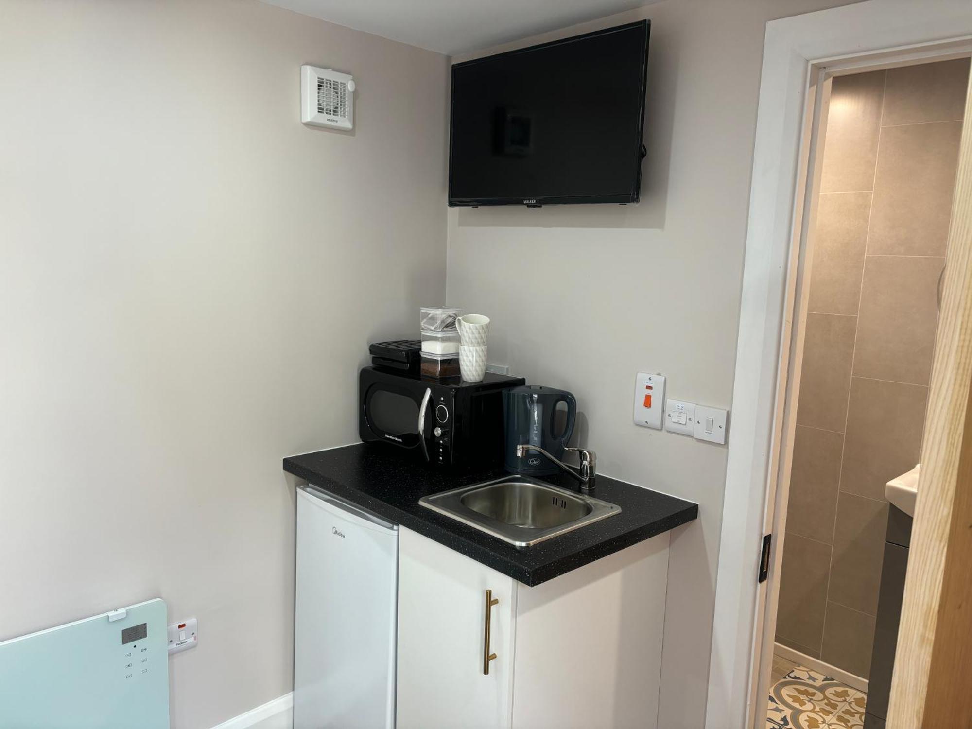 Private Detached Small Bedroom And Bathroom Only- This Is Not An Apartment Butlersbridge Eksteriør bilde
