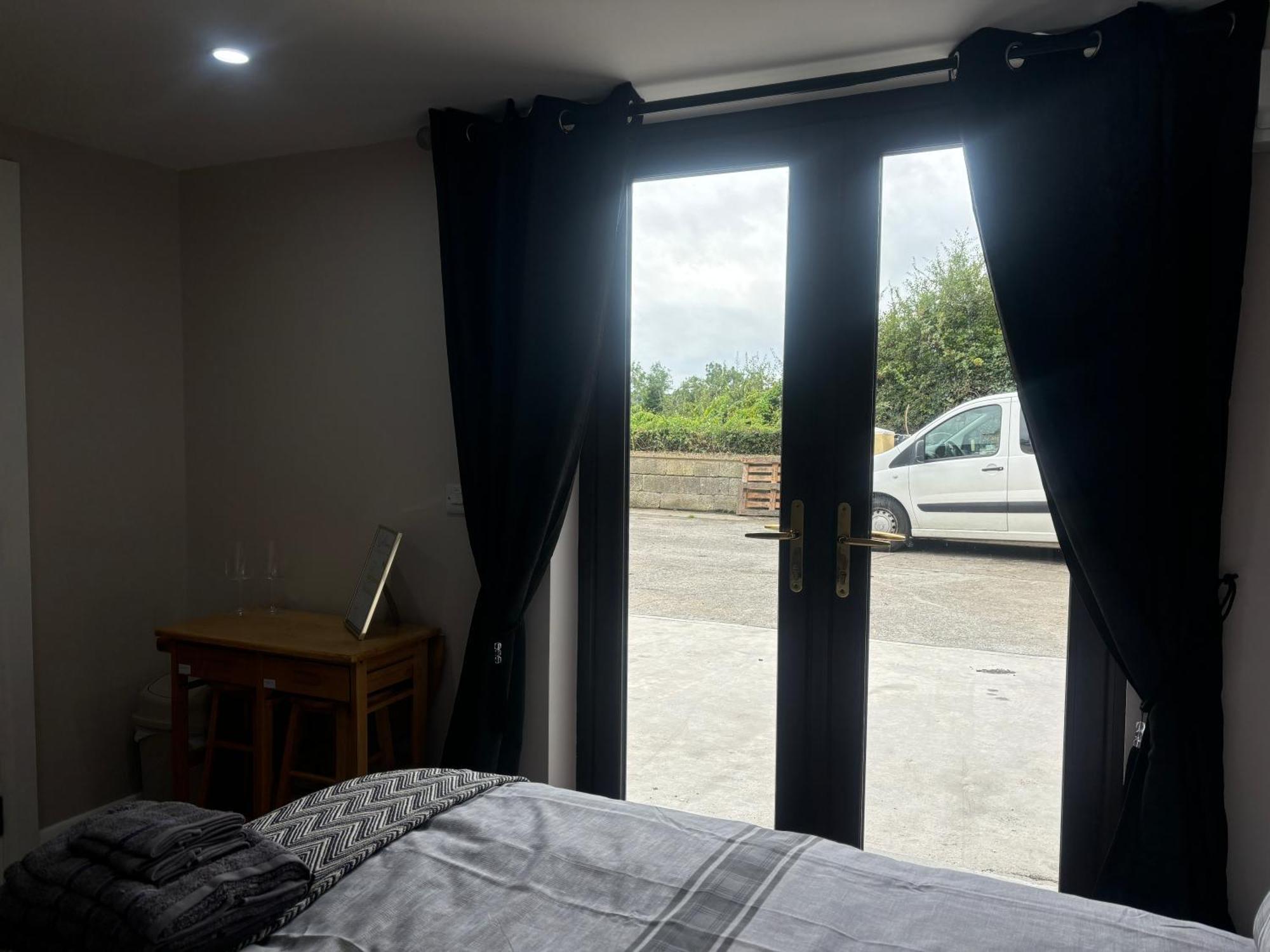 Private Detached Small Bedroom And Bathroom Only- This Is Not An Apartment Butlersbridge Eksteriør bilde
