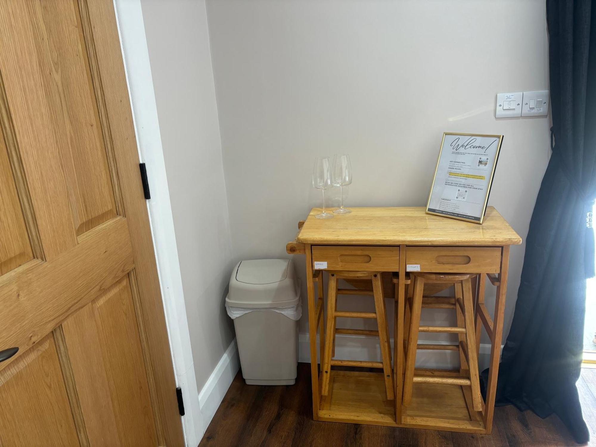 Private Detached Small Bedroom And Bathroom Only- This Is Not An Apartment Butlersbridge Eksteriør bilde