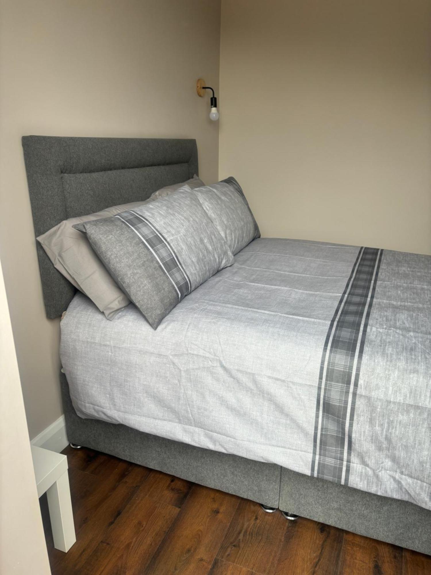 Private Detached Small Bedroom And Bathroom Only- This Is Not An Apartment Butlersbridge Eksteriør bilde