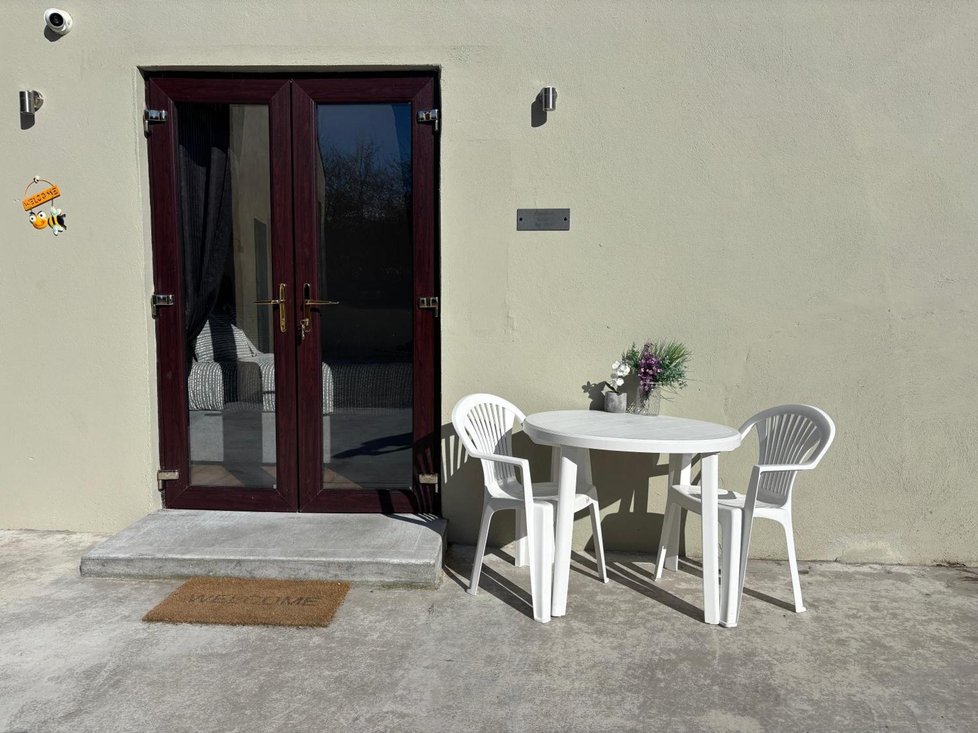 Private Detached Small Bedroom And Bathroom Only- This Is Not An Apartment Butlersbridge Eksteriør bilde