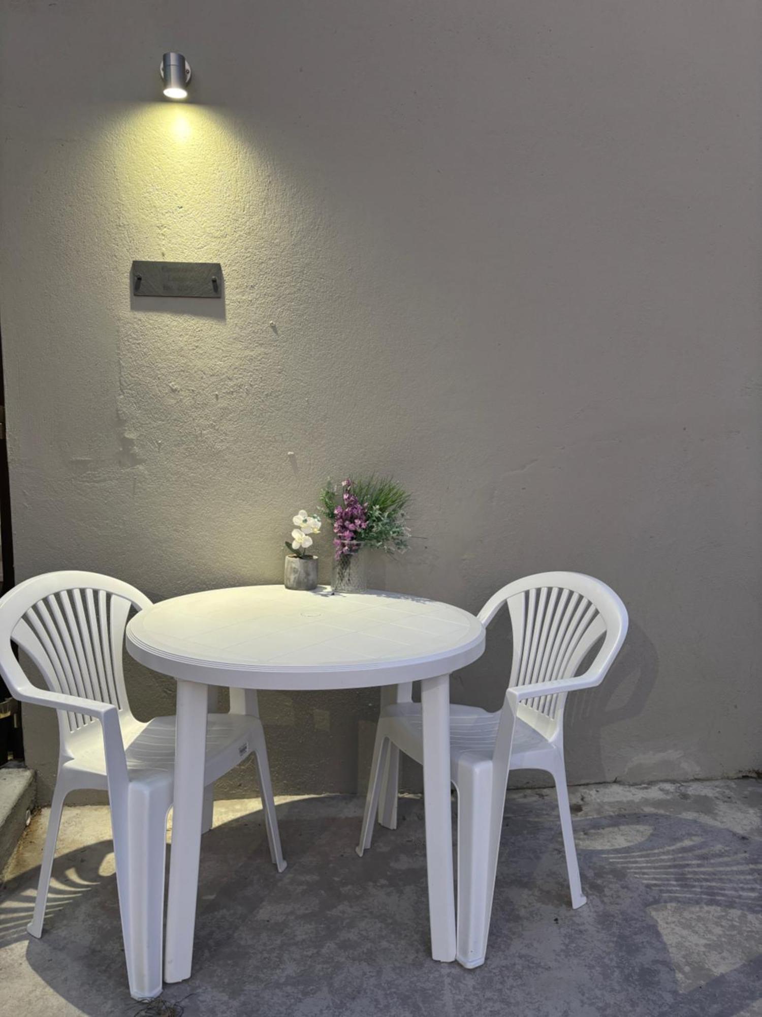 Private Detached Small Bedroom And Bathroom Only- This Is Not An Apartment Butlersbridge Eksteriør bilde